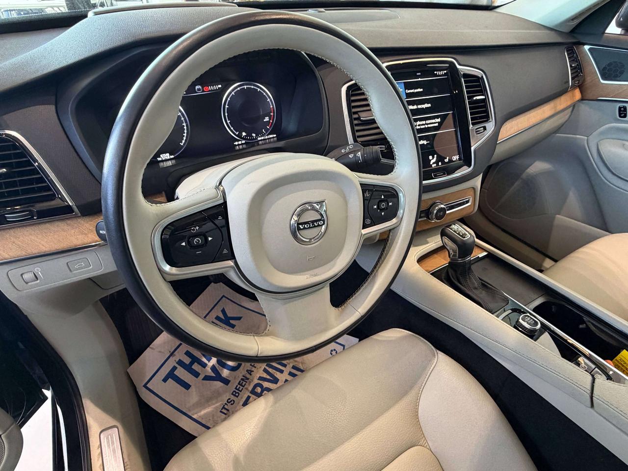 2022 Volvo XC90 XC90 MOMENTUM Photo