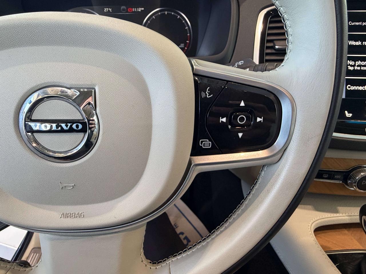 2022 Volvo XC90 XC90 MOMENTUM Photo
