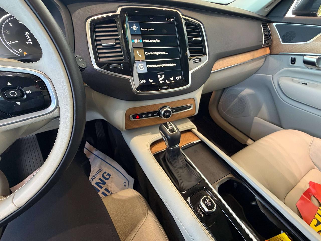 2022 Volvo XC90 XC90 MOMENTUM Photo