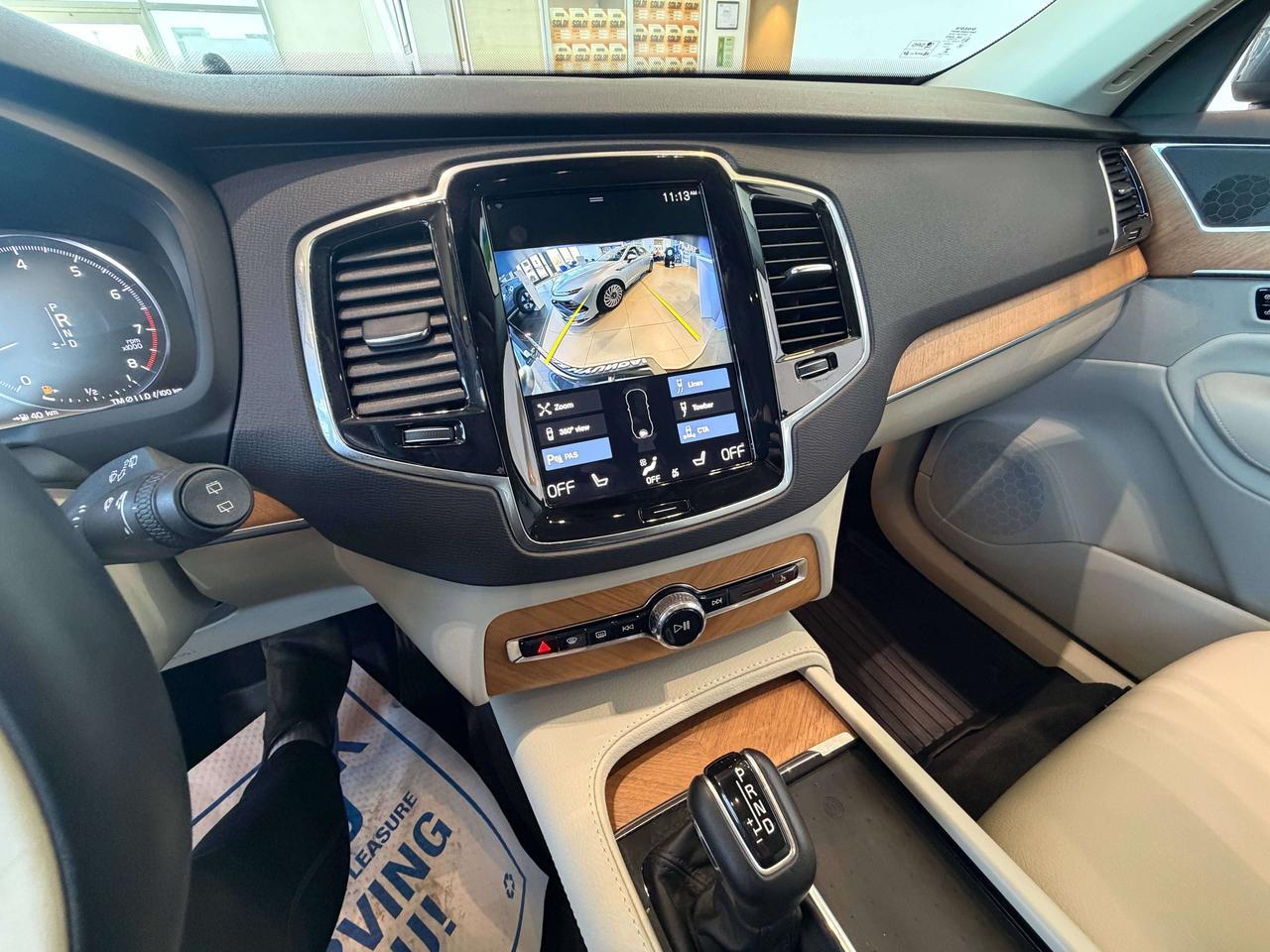 2022 Volvo XC90 XC90 MOMENTUM Photo