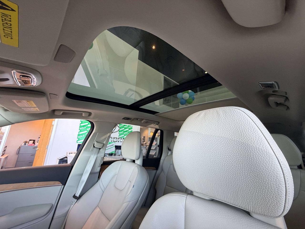 2022 Volvo XC90 XC90 MOMENTUM Photo