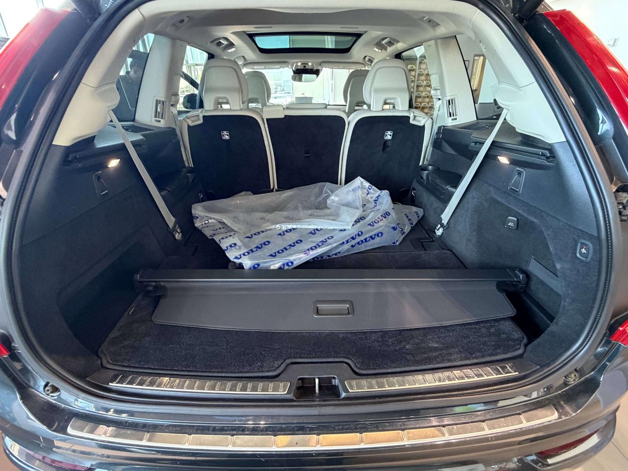 2022 Volvo XC90 XC90 MOMENTUM Photo