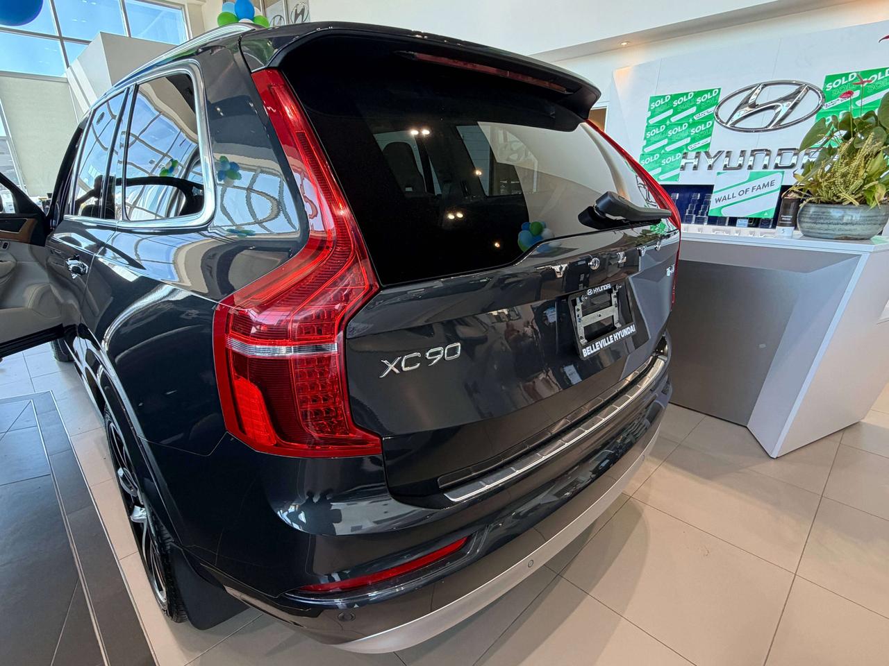 2022 Volvo XC90 XC90 MOMENTUM Photo