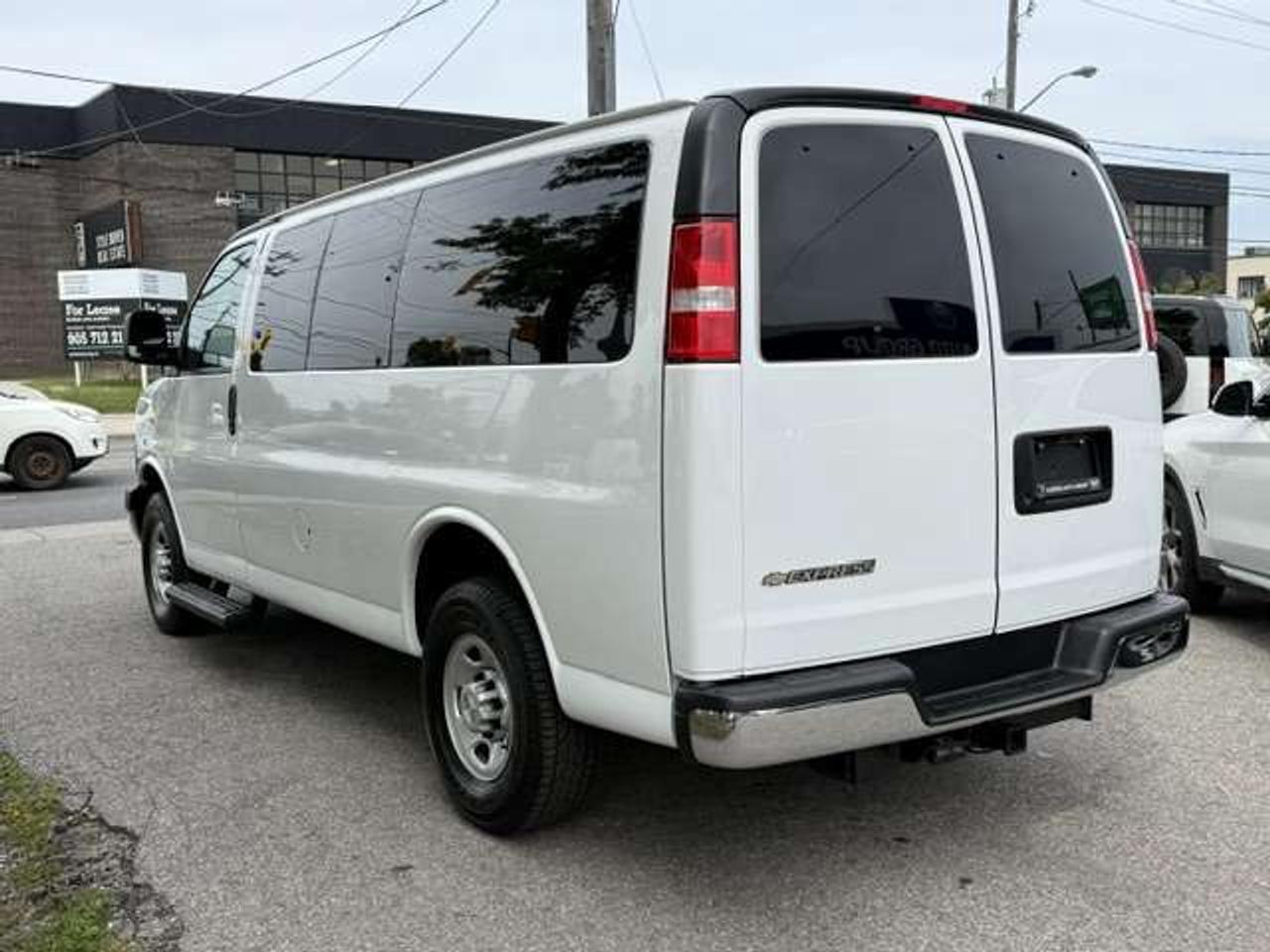 2023 Chevrolet Express Passenger 12 Passenger Certified BackUpCamera Warranty LowKM Photo