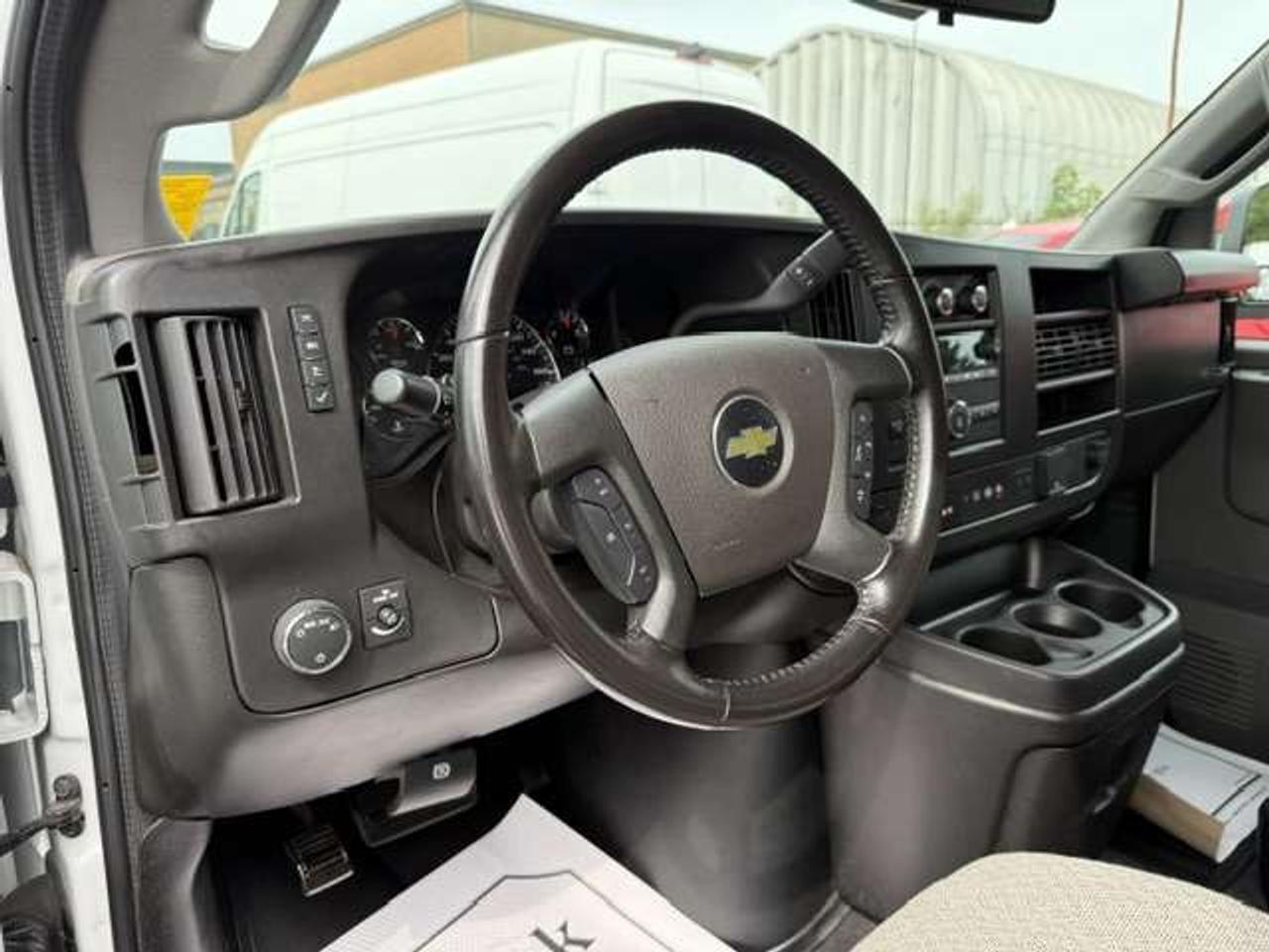 2023 Chevrolet Express Passenger 12 Passenger Certified BackUpCamera Warranty LowKM Photo