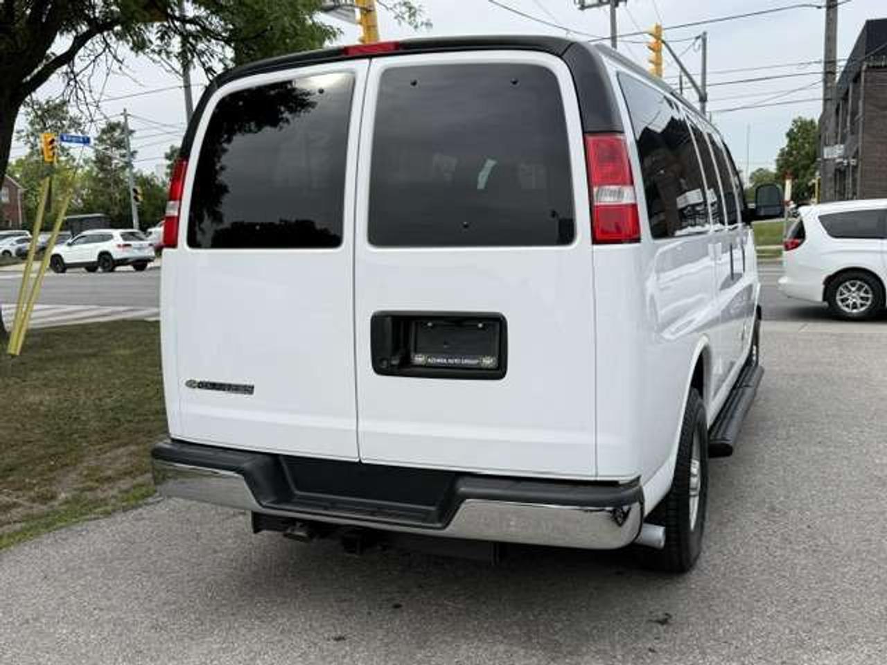 2023 Chevrolet Express Passenger 12 Passenger Certified BackUpCamera Warranty LowKM Photo