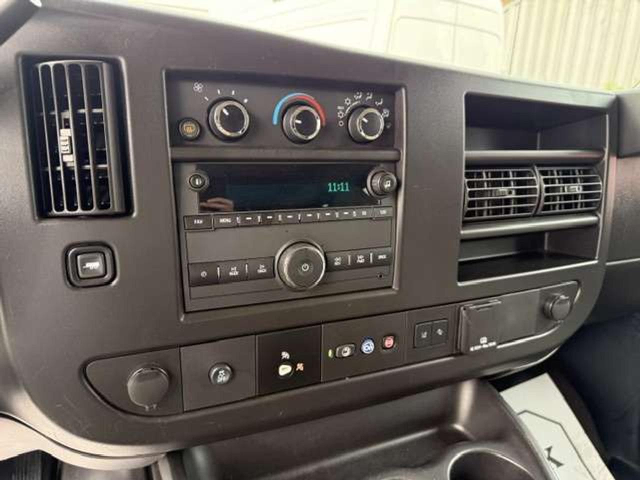 2023 Chevrolet Express Passenger 12 Passenger Certified BackUpCamera Warranty LowKM Photo