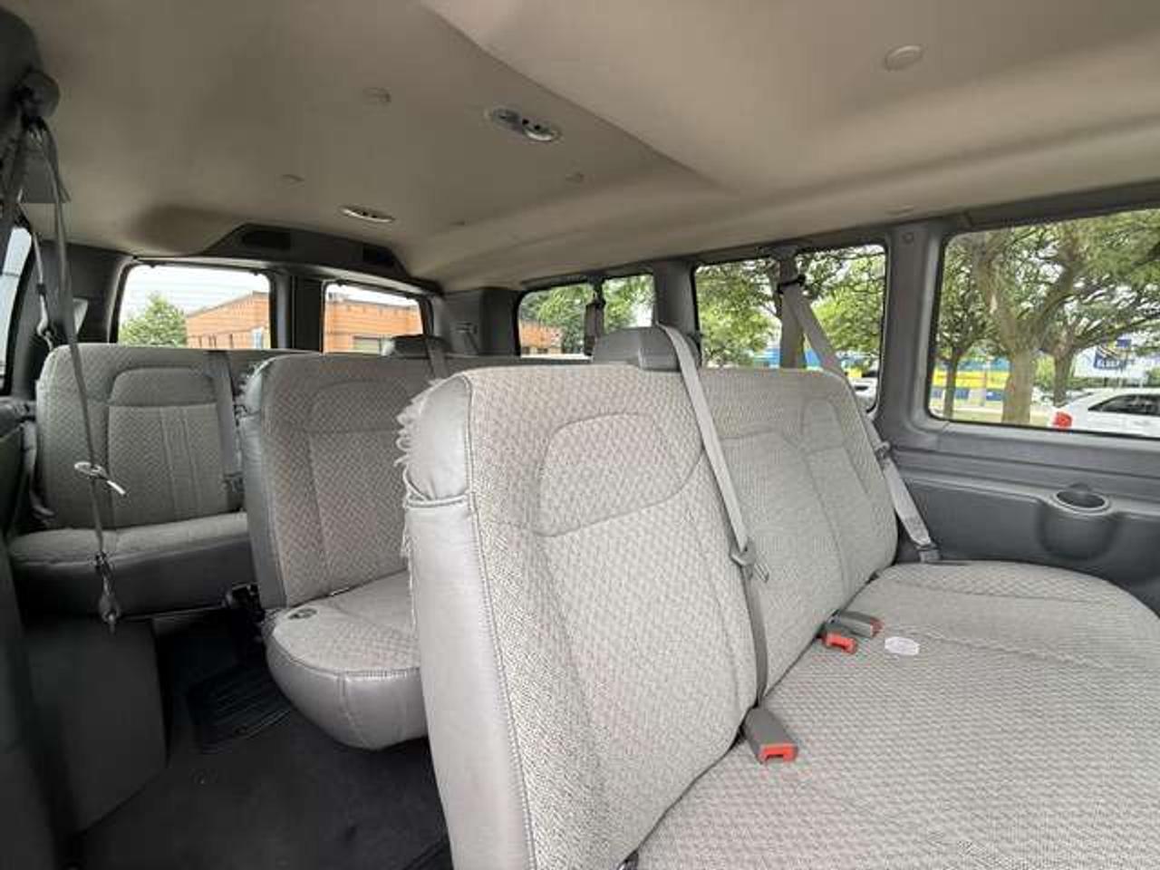 2023 Chevrolet Express Passenger 12 Passenger Certified BackUpCamera Warranty LowKM Photo