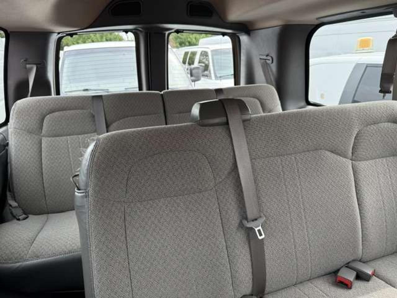 2023 Chevrolet Express Passenger 12 Passenger Certified BackUpCamera Warranty LowKM Photo