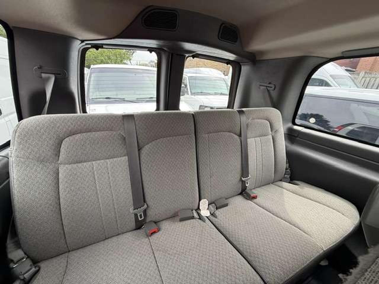 2023 Chevrolet Express Passenger 12 Passenger Certified BackUpCamera Warranty LowKM Photo