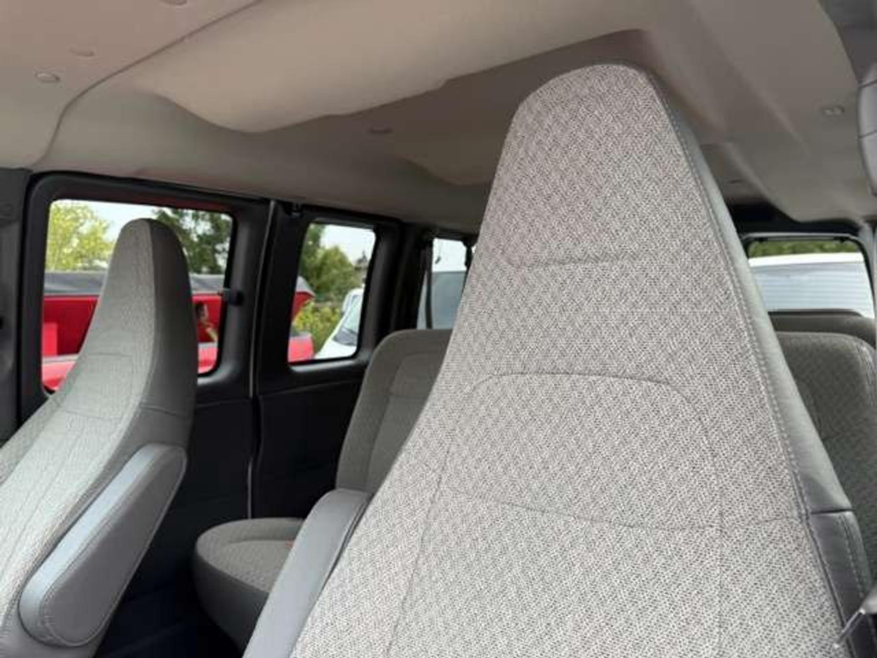 2023 Chevrolet Express Passenger 12 Passenger Certified BackUpCamera Warranty LowKM Photo