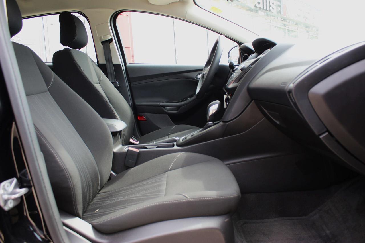 2018 Ford Focus SE Photo