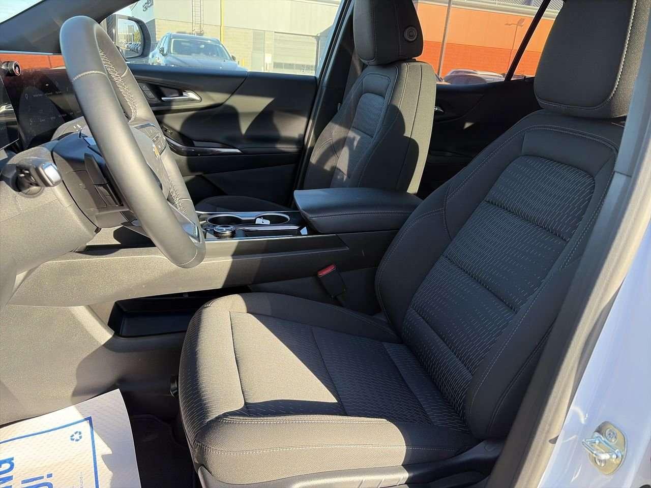 2026 Chevrolet Equinox AWD LT Remote Starter  Alloy Wheels  Evasion Assist  Apple/Android CarPlay Photo