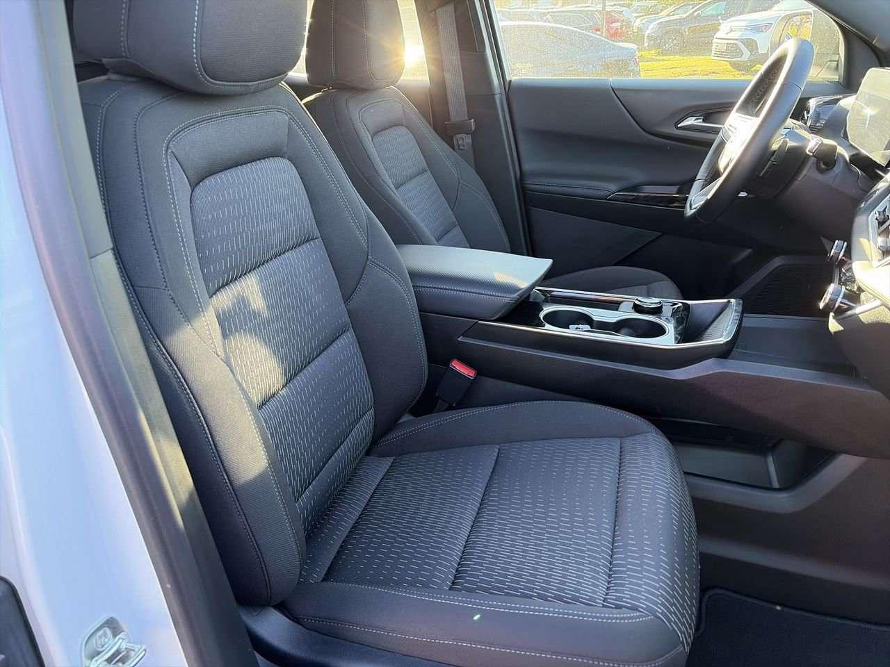 2026 Chevrolet Equinox AWD LT Remote Starter  Alloy Wheels  Evasion Assist  Apple/Android CarPlay Photo