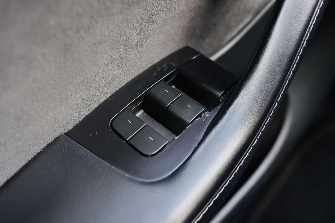 2022 Tesla Model Y LONG RANGE-DUAL MOTOR-AWD/AUTOPILOT/DRIVER ASSIST/STANDARD CONNECTIVITY/HEATED SEATS & STEERING/DASHCAM/KEYLESS/PANOROOF Photo