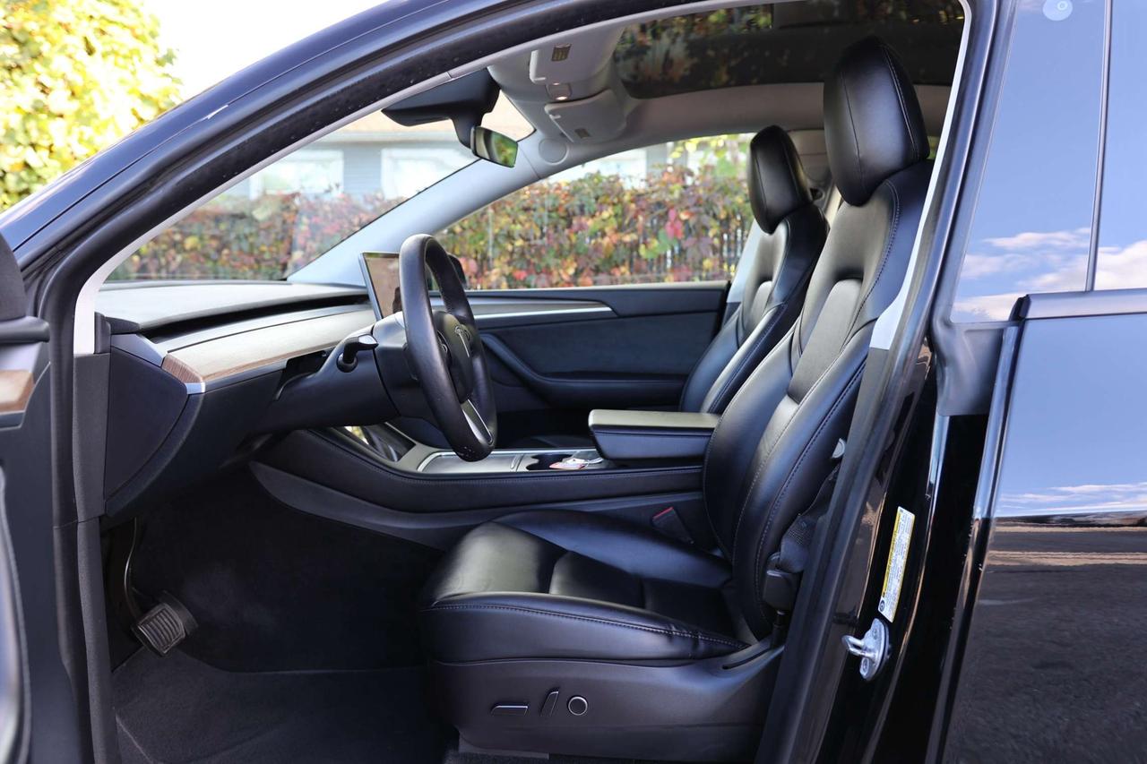 2022 Tesla Model Y LONG RANGE-DUAL MOTOR-AWD/AUTOPILOT/DRIVER ASSIST/STANDARD CONNECTIVITY/HEATED SEATS & STEERING/DASHCAM/KEYLESS/PANOROOF Photo