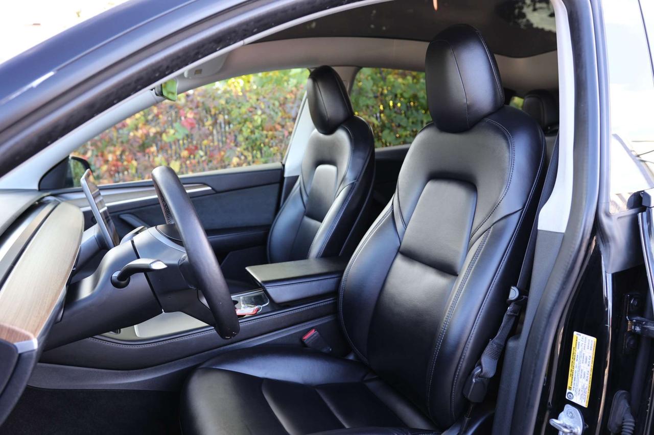 2022 Tesla Model Y LONG RANGE-DUAL MOTOR-AWD/AUTOPILOT/DRIVER ASSIST/STANDARD CONNECTIVITY/HEATED SEATS & STEERING/DASHCAM/KEYLESS/PANOROOF Photo