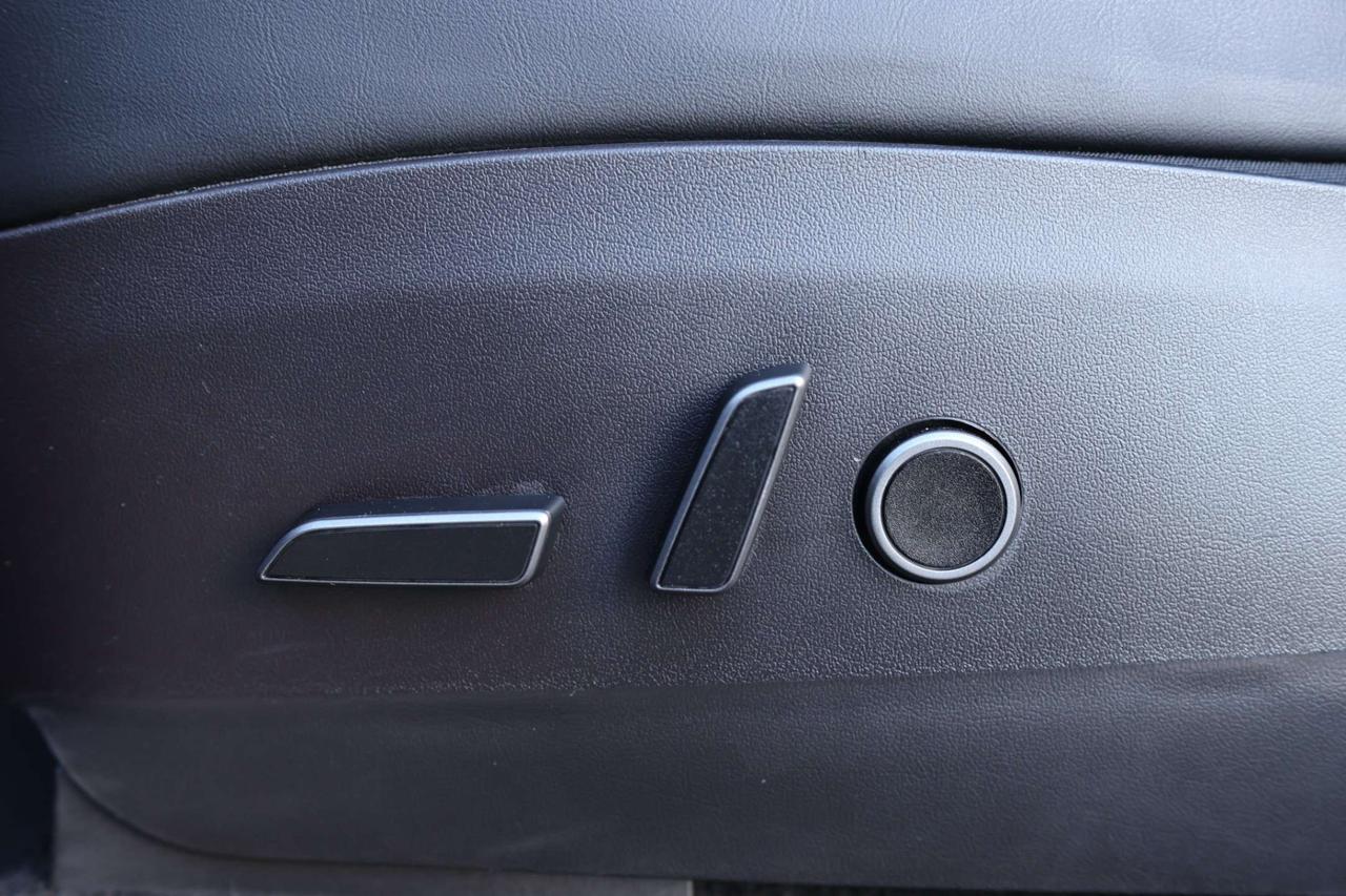 2022 Tesla Model Y LONG RANGE-DUAL MOTOR-AWD/AUTOPILOT/DRIVER ASSIST/STANDARD CONNECTIVITY/HEATED SEATS & STEERING/DASHCAM/KEYLESS/PANOROOF Photo