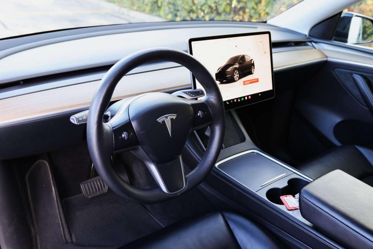 2022 Tesla Model Y LONG RANGE-DUAL MOTOR-AWD/AUTOPILOT/DRIVER ASSIST/STANDARD CONNECTIVITY/HEATED SEATS & STEERING/DASHCAM/KEYLESS/PANOROOF Photo
