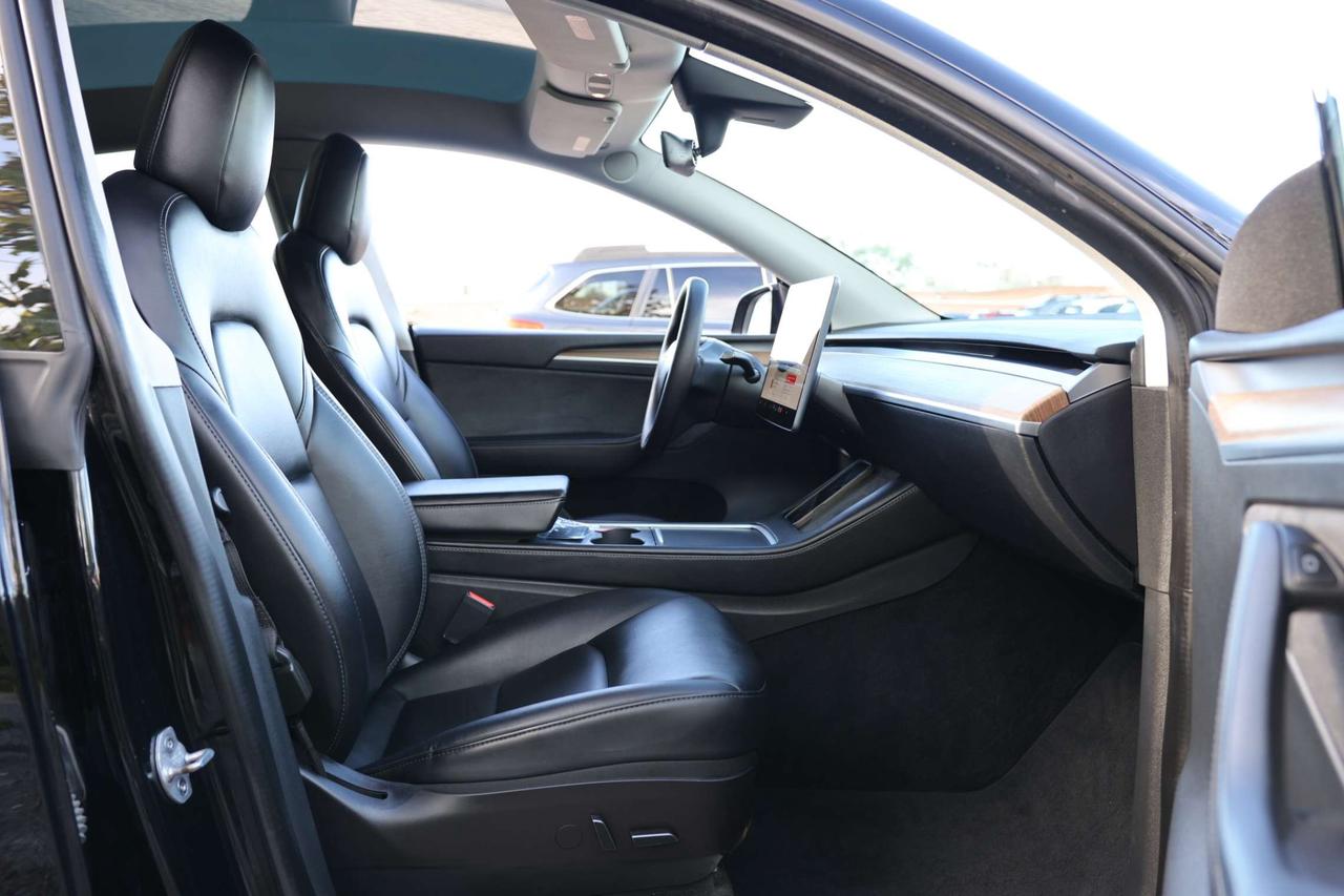 2022 Tesla Model Y LONG RANGE-DUAL MOTOR-AWD/AUTOPILOT/DRIVER ASSIST/STANDARD CONNECTIVITY/HEATED SEATS & STEERING/DASHCAM/KEYLESS/PANOROOF Photo