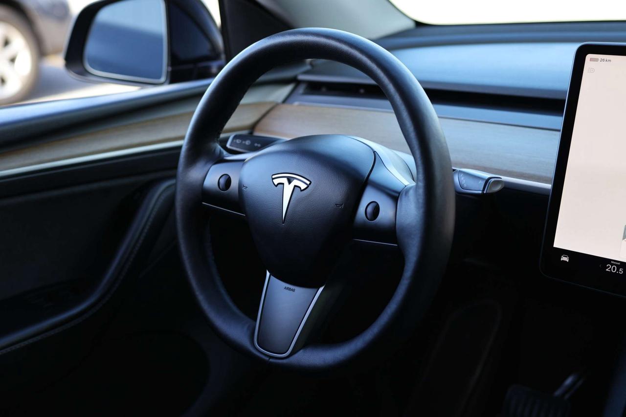 2022 Tesla Model Y LONG RANGE-DUAL MOTOR-AWD/AUTOPILOT/DRIVER ASSIST/STANDARD CONNECTIVITY/HEATED SEATS & STEERING/DASHCAM/KEYLESS/PANOROOF Photo