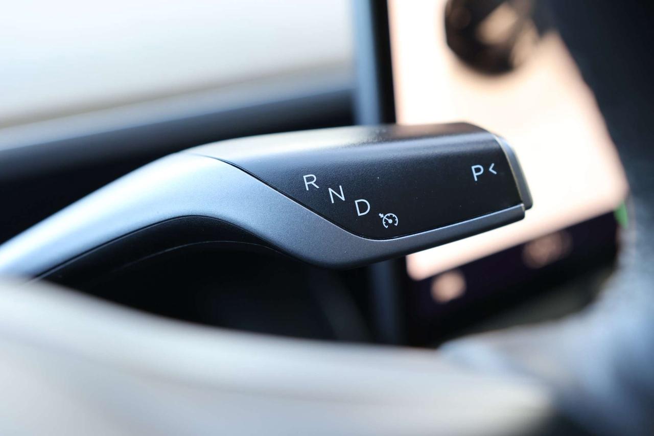 2022 Tesla Model Y LONG RANGE-DUAL MOTOR-AWD/AUTOPILOT/DRIVER ASSIST/STANDARD CONNECTIVITY/HEATED SEATS & STEERING/DASHCAM/KEYLESS/PANOROOF Photo
