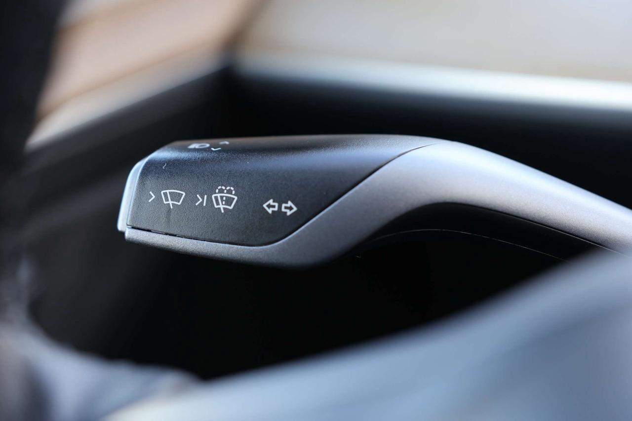 2022 Tesla Model Y LONG RANGE-DUAL MOTOR-AWD/AUTOPILOT/DRIVER ASSIST/STANDARD CONNECTIVITY/HEATED SEATS & STEERING/DASHCAM/KEYLESS/PANOROOF Photo