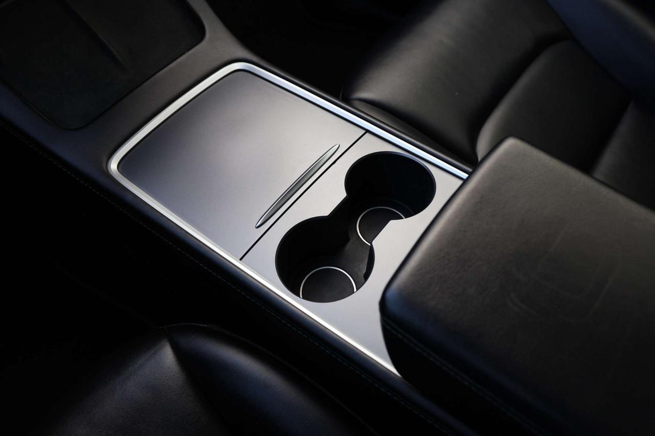2022 Tesla Model Y LONG RANGE-DUAL MOTOR-AWD/AUTOPILOT/DRIVER ASSIST/STANDARD CONNECTIVITY/HEATED SEATS & STEERING/DASHCAM/KEYLESS/PANOROOF Photo