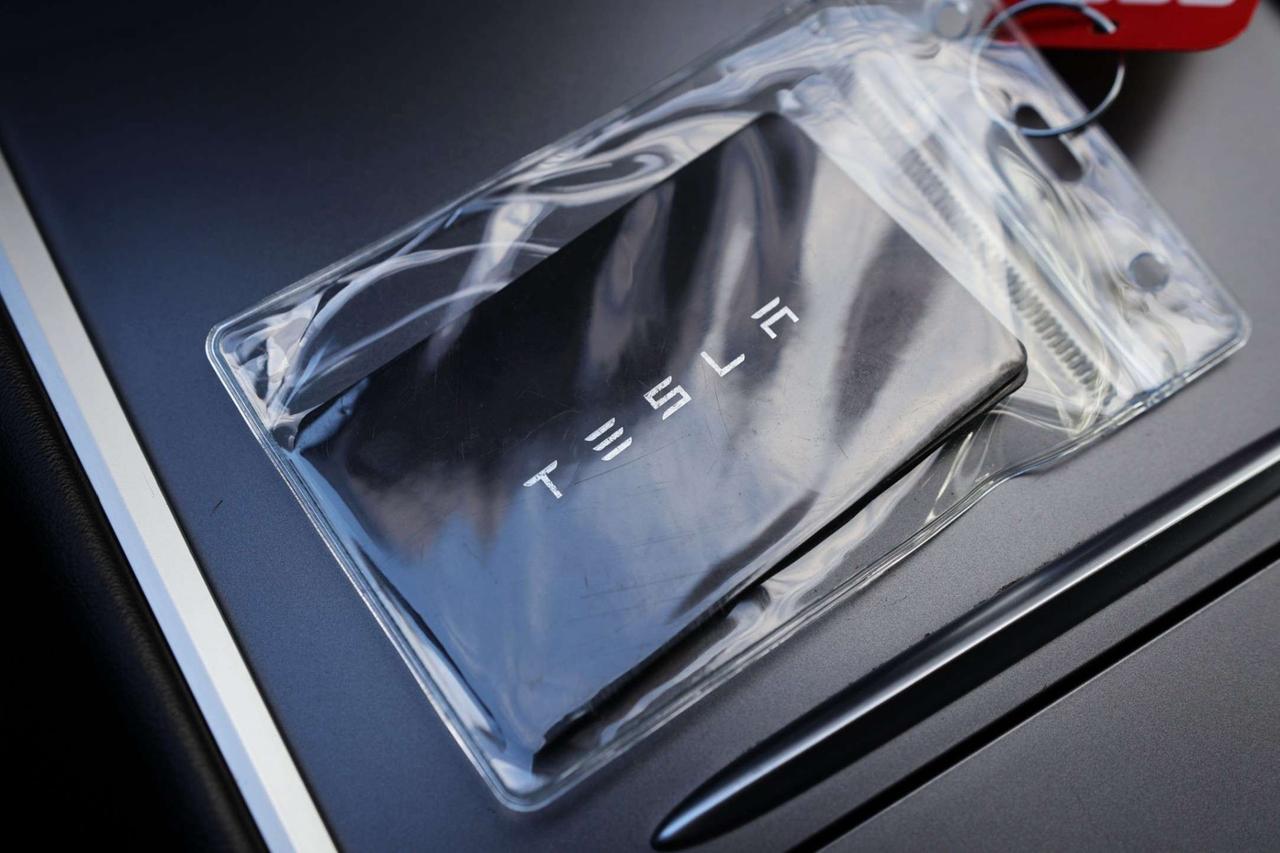 2022 Tesla Model Y LONG RANGE-DUAL MOTOR-AWD/AUTOPILOT/DRIVER ASSIST/STANDARD CONNECTIVITY/HEATED SEATS & STEERING/DASHCAM/KEYLESS/PANOROOF Photo