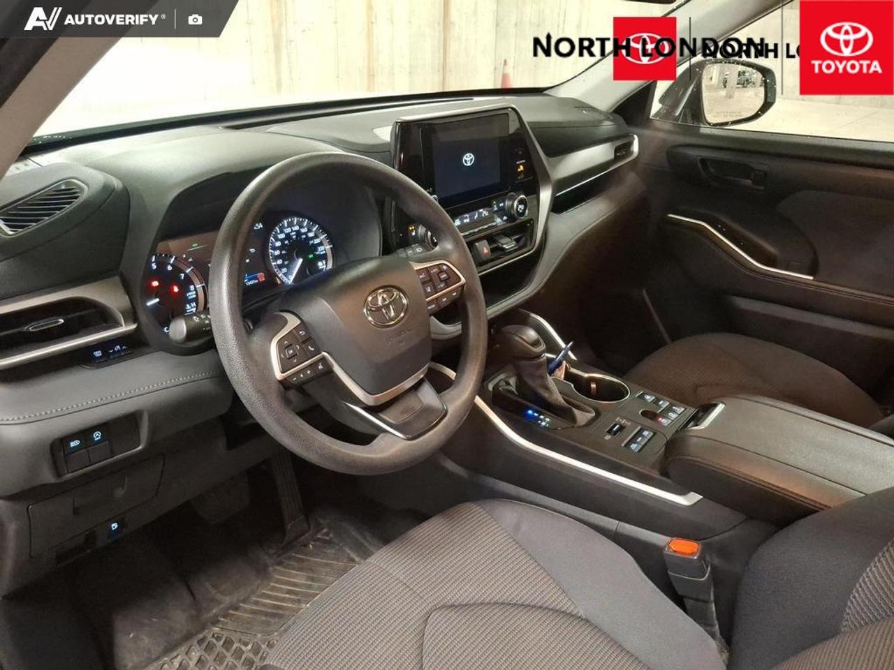 2024 Toyota Highlander LE 4dr All-wheel Drive Photo