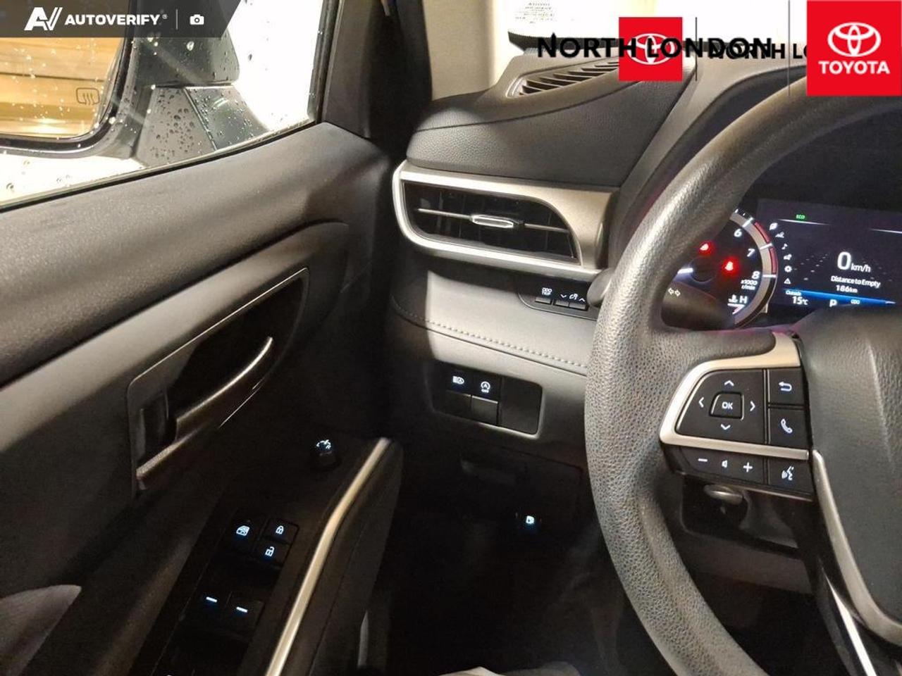 2024 Toyota Highlander LE 4dr All-wheel Drive Photo