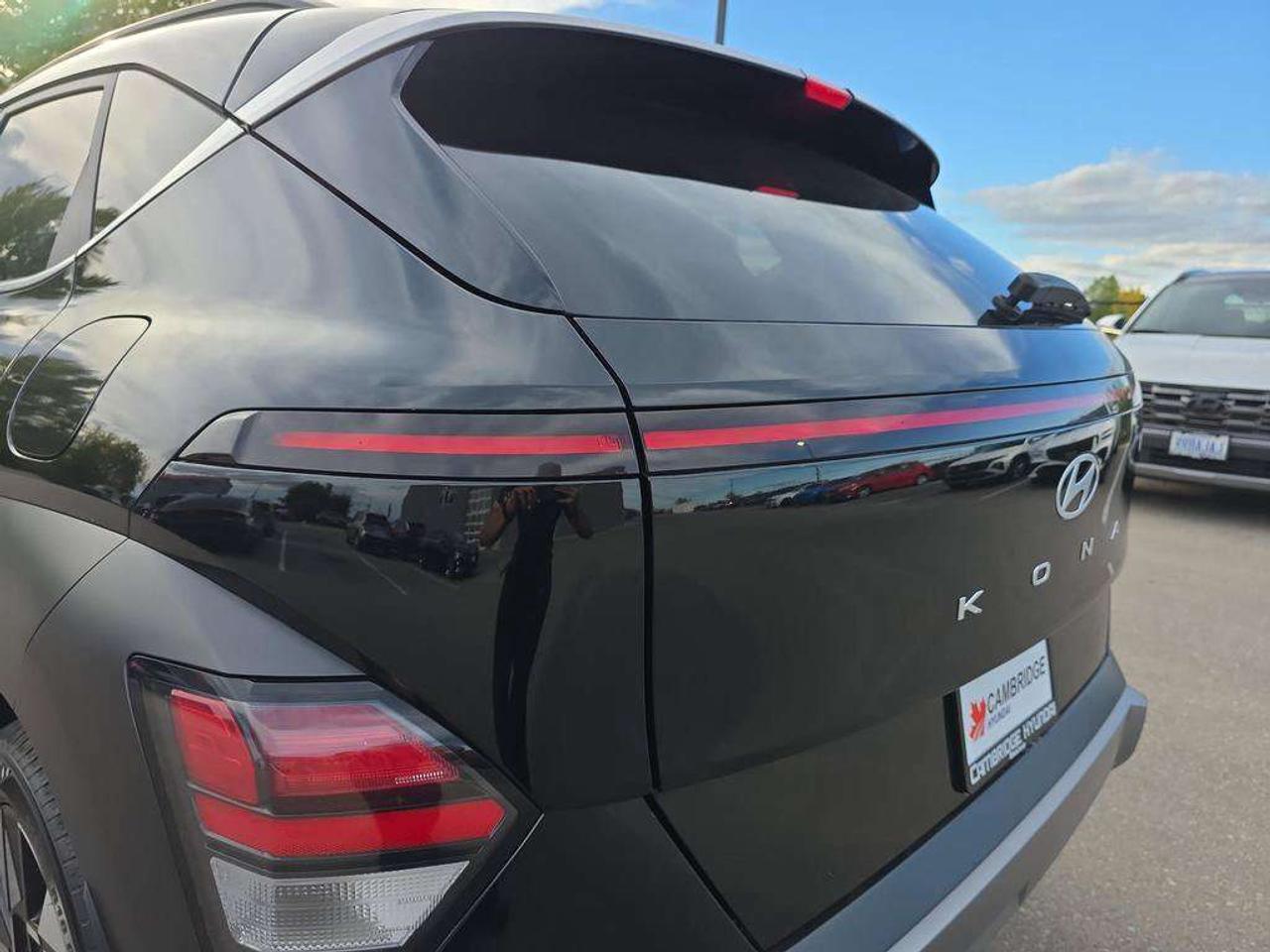 2025 Hyundai KONA Preferred Trend   NO ACCIDENTS LTHR S.ROOF 8.1L/100KM Photo