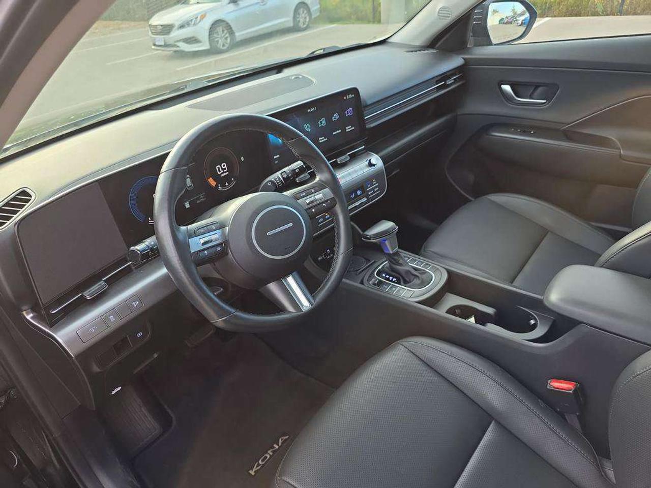 2025 Hyundai KONA Preferred Trend   NO ACCIDENTS LTHR S.ROOF 8.1L/100KM Photo