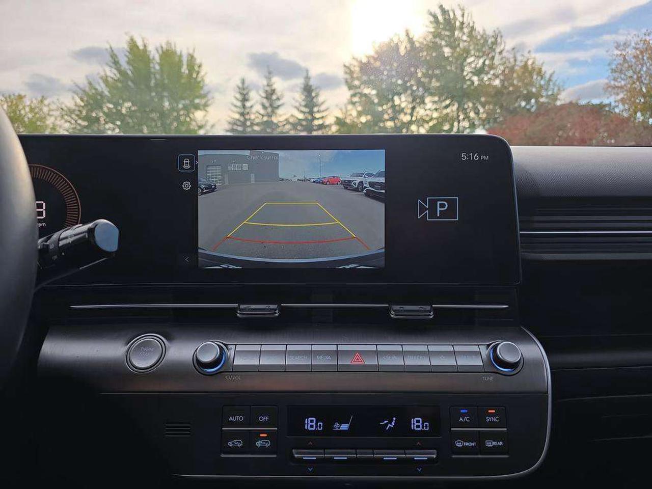 2025 Hyundai KONA Preferred Trend   NO ACCIDENTS LTHR S.ROOF 8.1L/100KM Photo