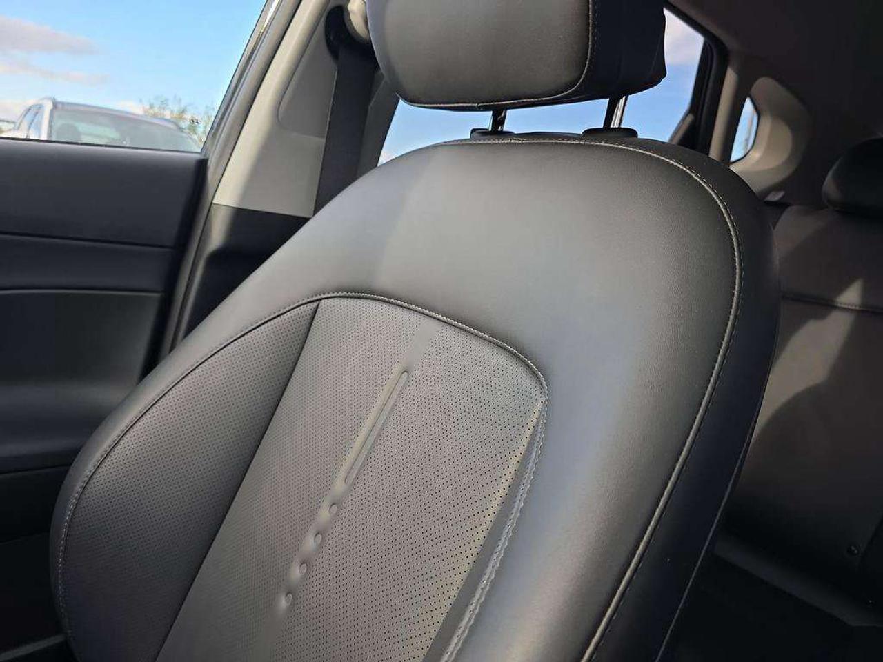 2025 Hyundai KONA Preferred Trend   NO ACCIDENTS LTHR S.ROOF 8.1L/100KM Photo