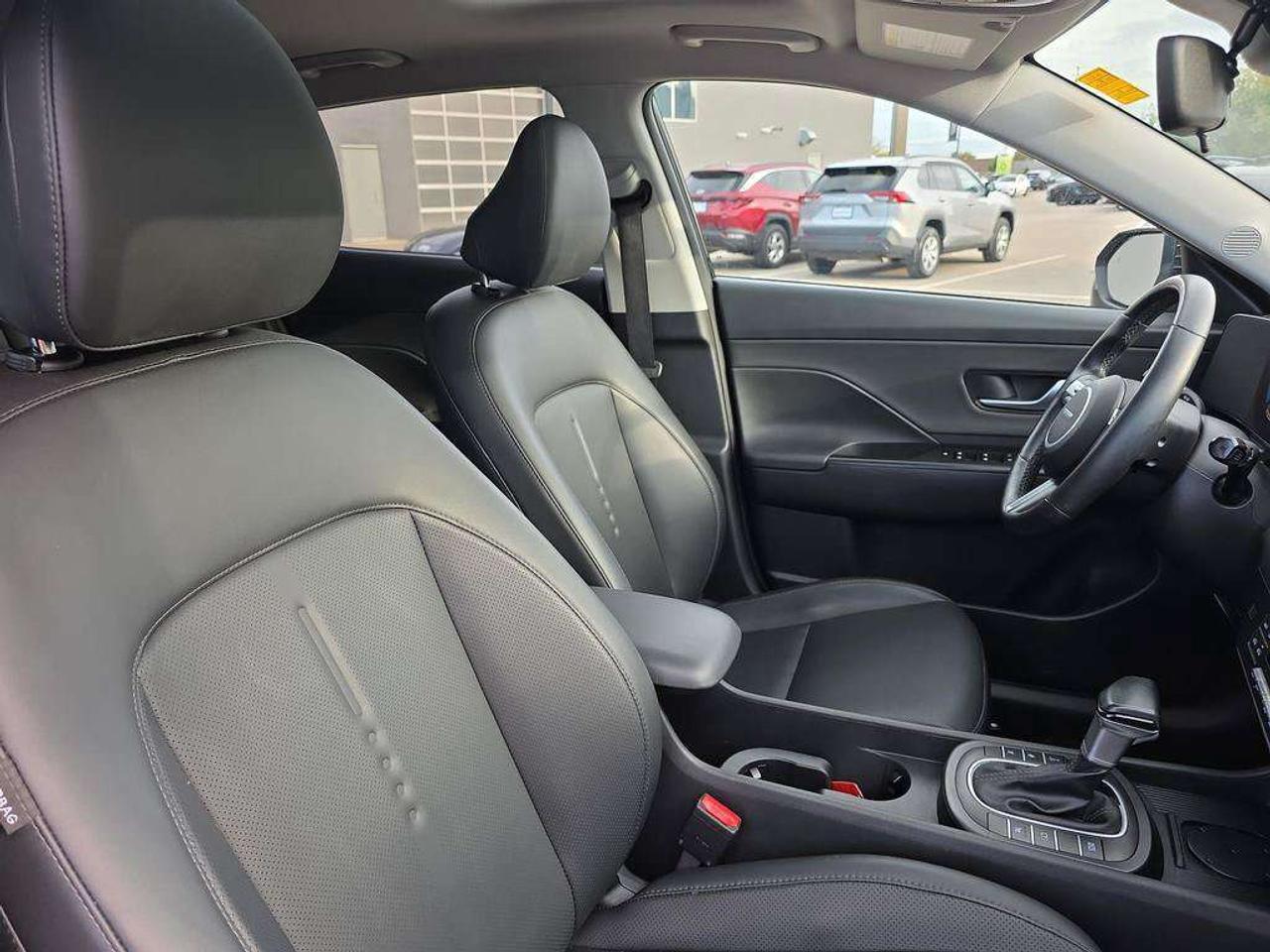 2025 Hyundai KONA Preferred Trend   NO ACCIDENTS LTHR S.ROOF 8.1L/100KM Photo