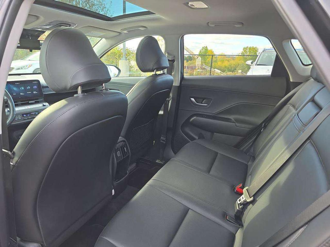 2025 Hyundai KONA Preferred Trend   NO ACCIDENTS LTHR S.ROOF 8.1L/100KM Photo