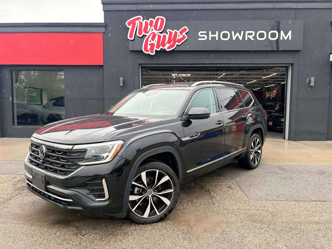 2024 Volkswagen Atlas Execline 2.0L AWD   R LINE  6 Pass   Leather   Pan Photo