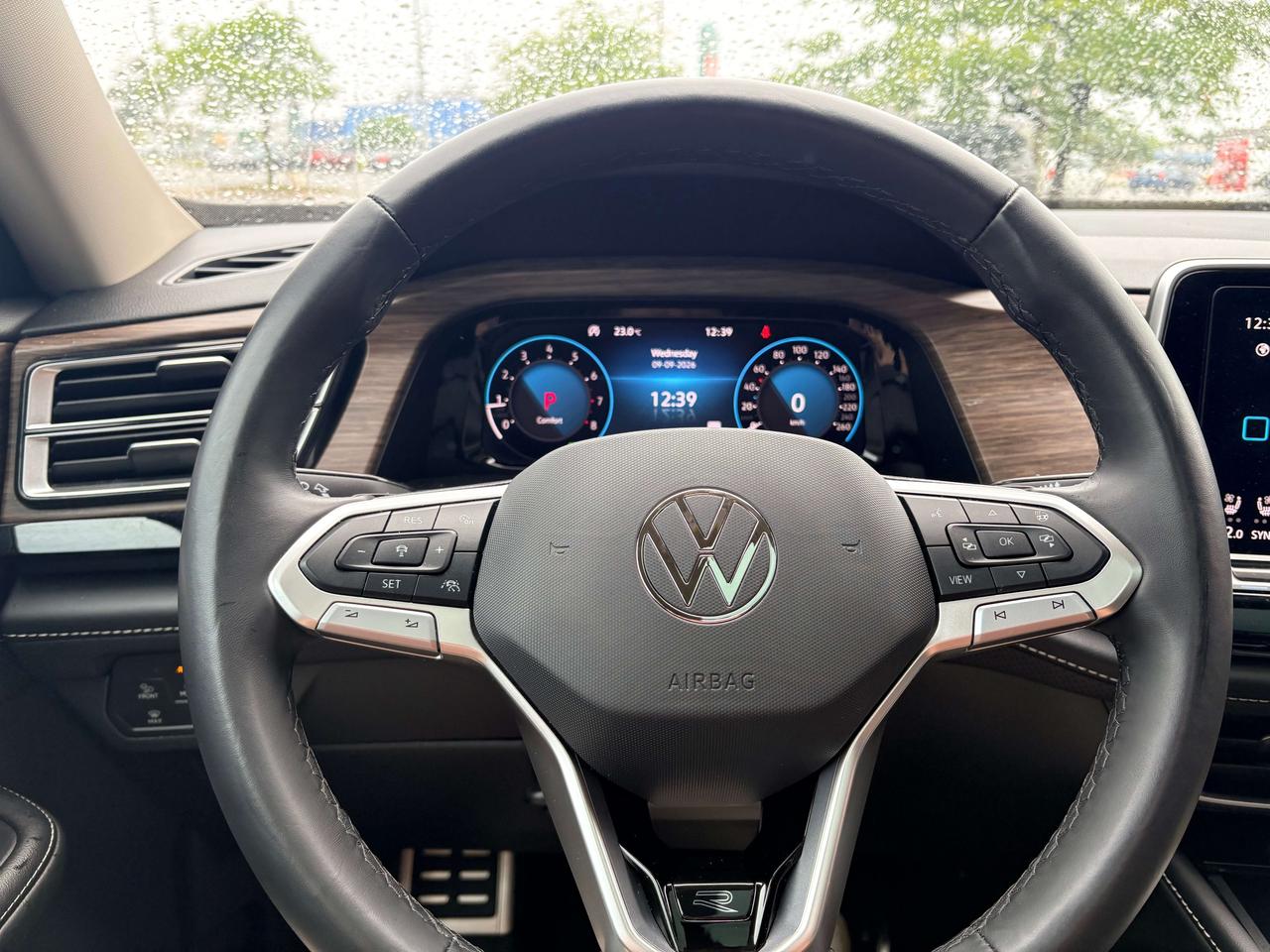 2024 Volkswagen Atlas Execline 2.0L AWD   R LINE  6 Pass   Leather   Pan Photo