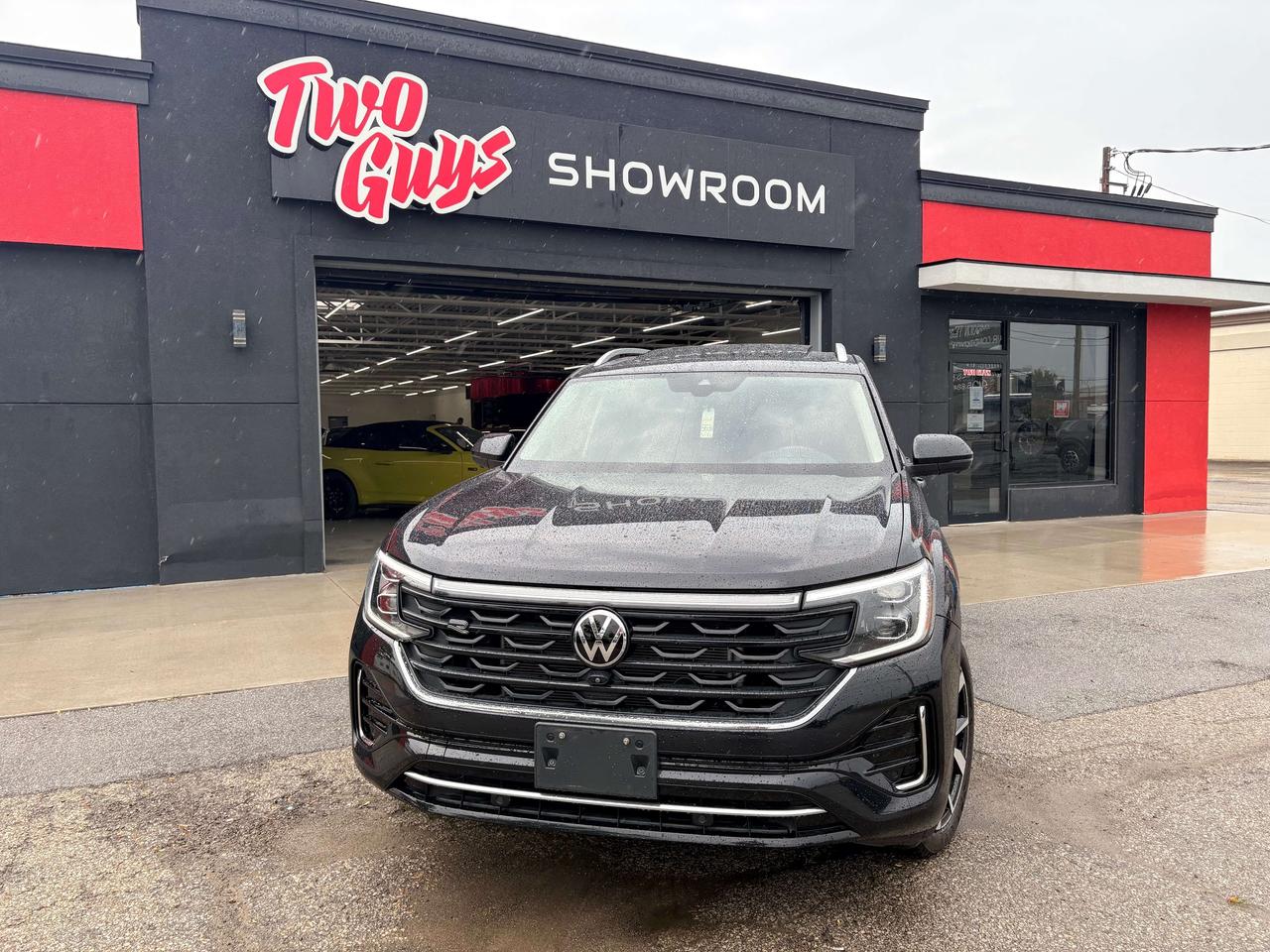 2024 Volkswagen Atlas Execline 2.0L AWD   R LINE  6 Pass   Leather   Pan Photo