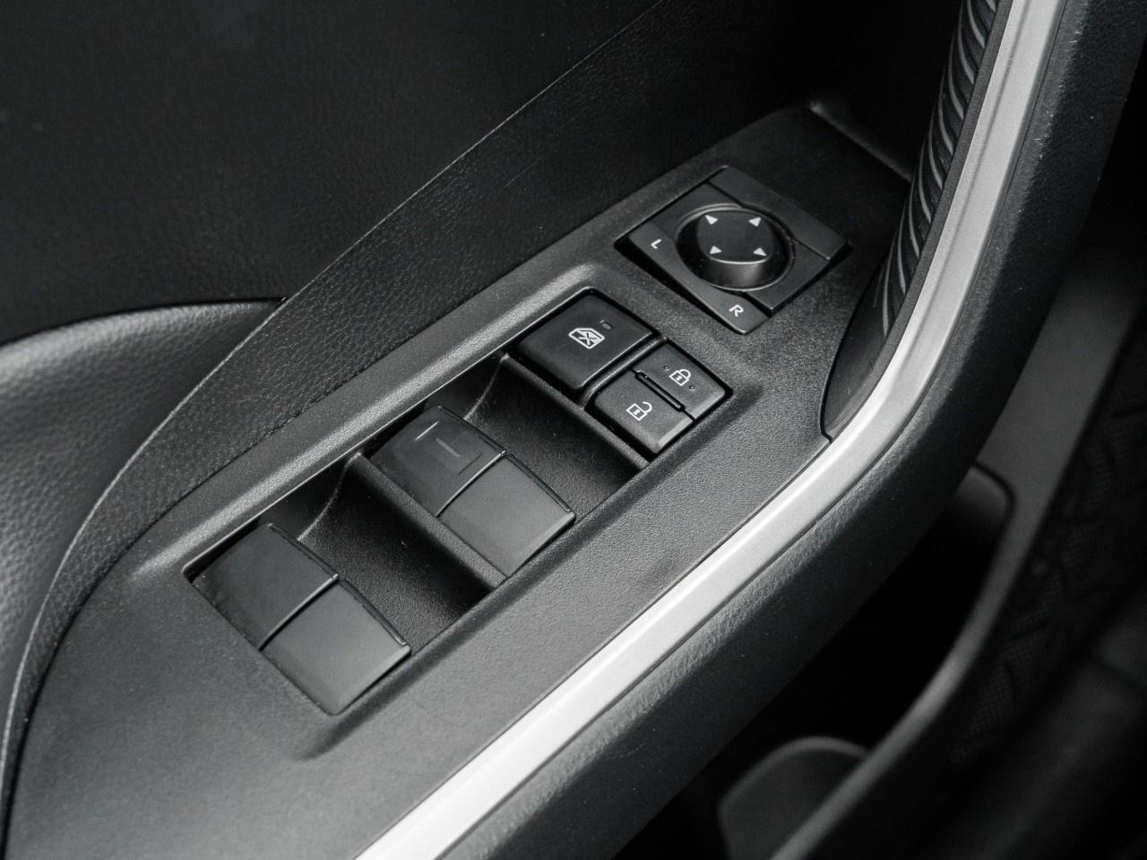 2025 Toyota RAV4 LE AWD Photo