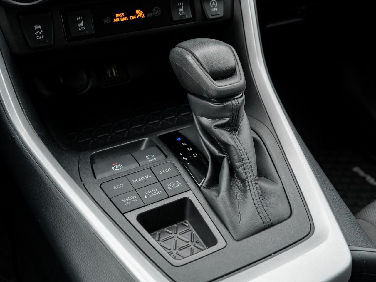 2025 Toyota RAV4 LE AWD Photo