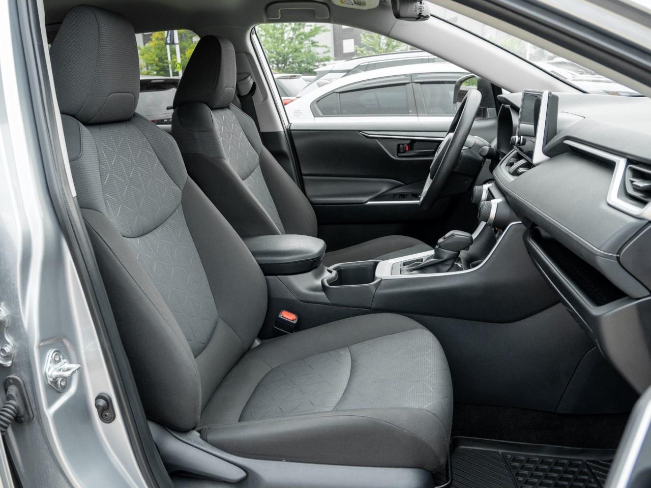 2025 Toyota RAV4 LE AWD Photo