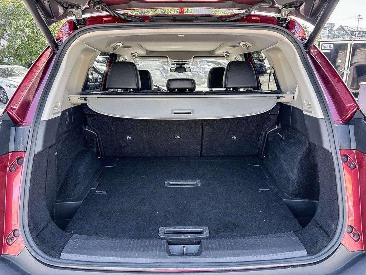 2022 Nissan Rogue SL AWD   Moonroof   Leather   Apple Car Play Photo