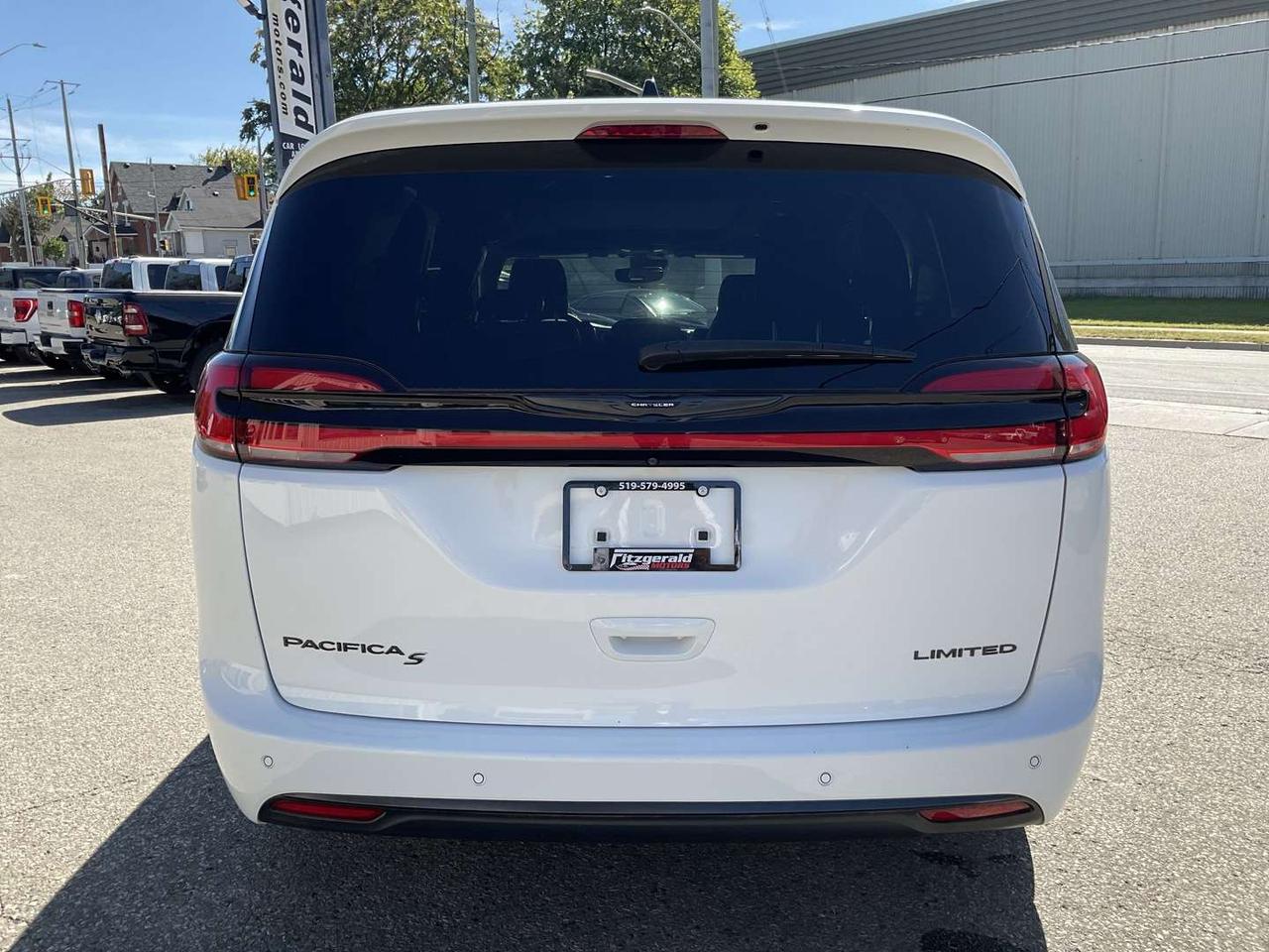 2025 Chrysler Pacifica Limited - S! LEATHER! NAV! BACK-UP CAM! PANO ROOF! 7 PASS! Photo