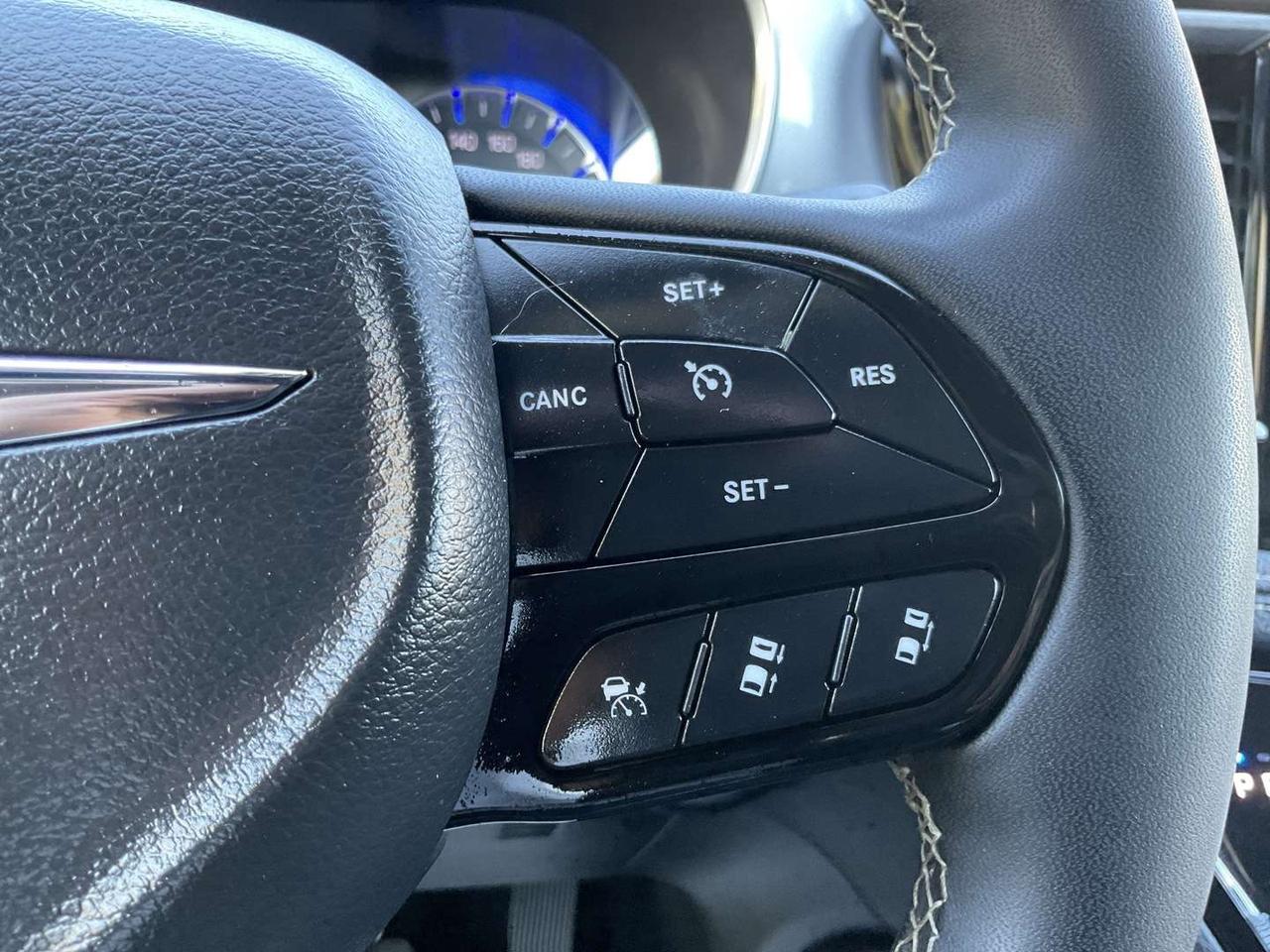 2025 Chrysler Pacifica Limited - S! LEATHER! NAV! BACK-UP CAM! PANO ROOF! 7 PASS! Photo