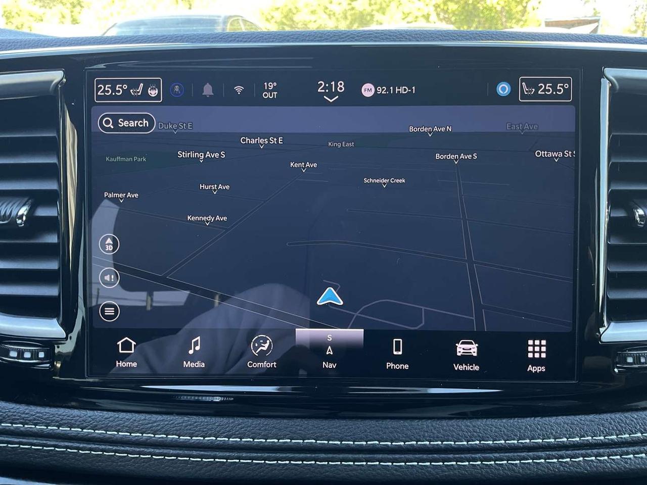 2025 Chrysler Pacifica Limited - S! LEATHER! NAV! BACK-UP CAM! PANO ROOF! 7 PASS! Photo