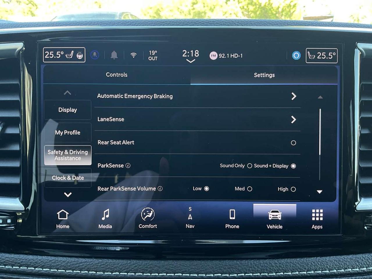 2025 Chrysler Pacifica Limited - S! LEATHER! NAV! BACK-UP CAM! PANO ROOF! 7 PASS! Photo