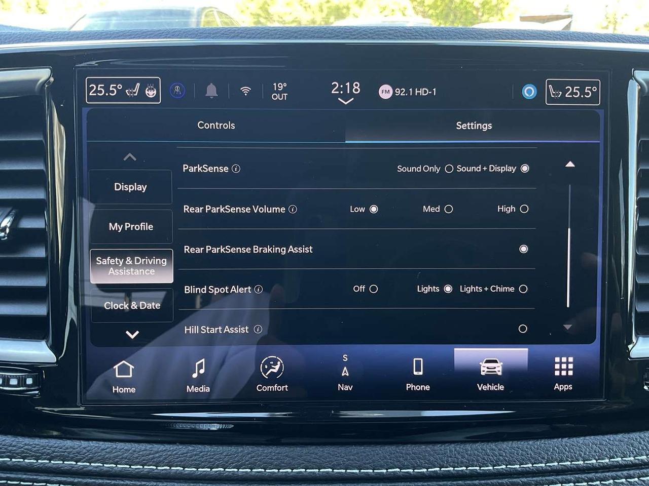 2025 Chrysler Pacifica Limited - S! LEATHER! NAV! BACK-UP CAM! PANO ROOF! 7 PASS! Photo