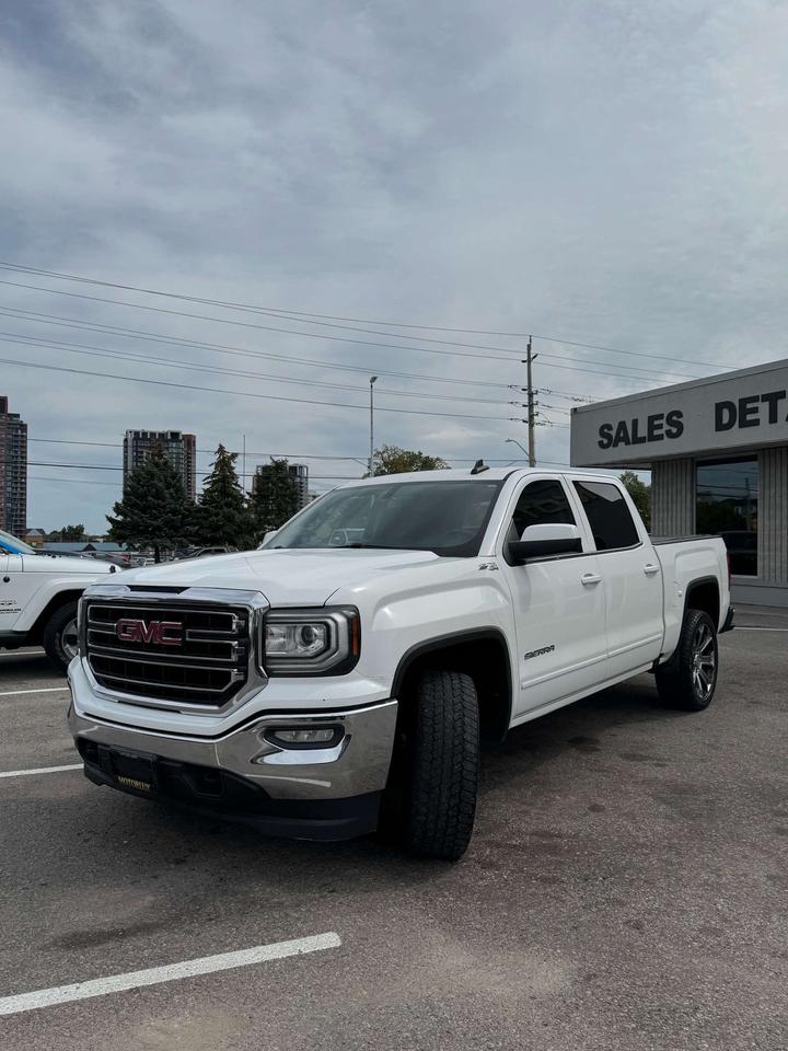 2017 GMC Sierra 1500 4WD Crew Cab 143.5 SLE Photo3